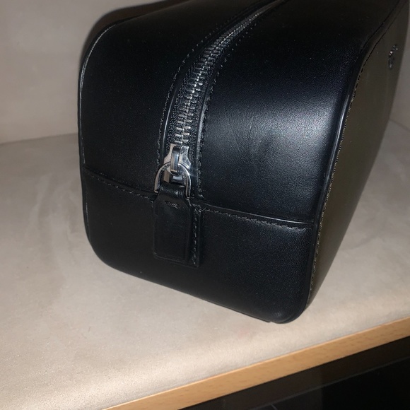 MICHAEL KORS KHAKI/BLACK LEATHER TOILETRY BAG - Picture 9 of 11